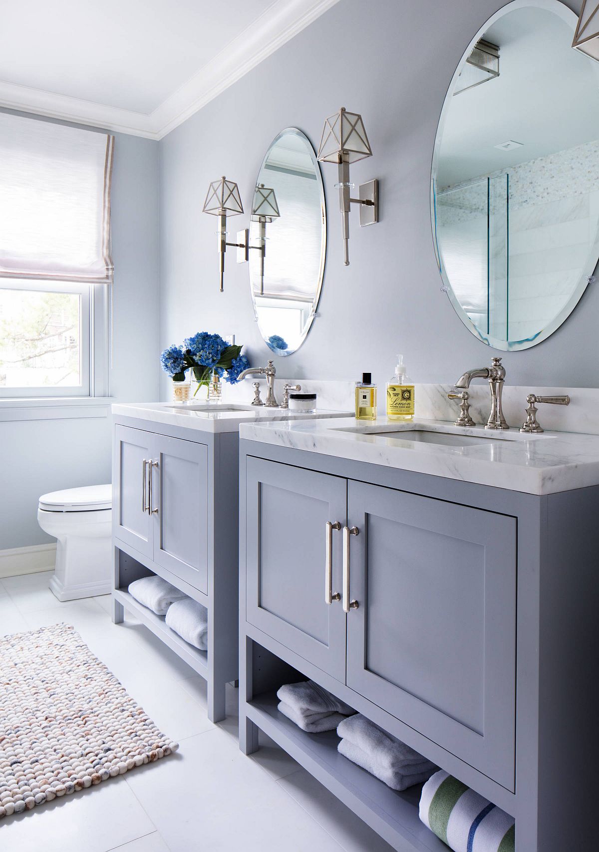 Gray Bathroom Ideas: Stylish and Space-Saving Tips for Small Bathrooms | Decoist