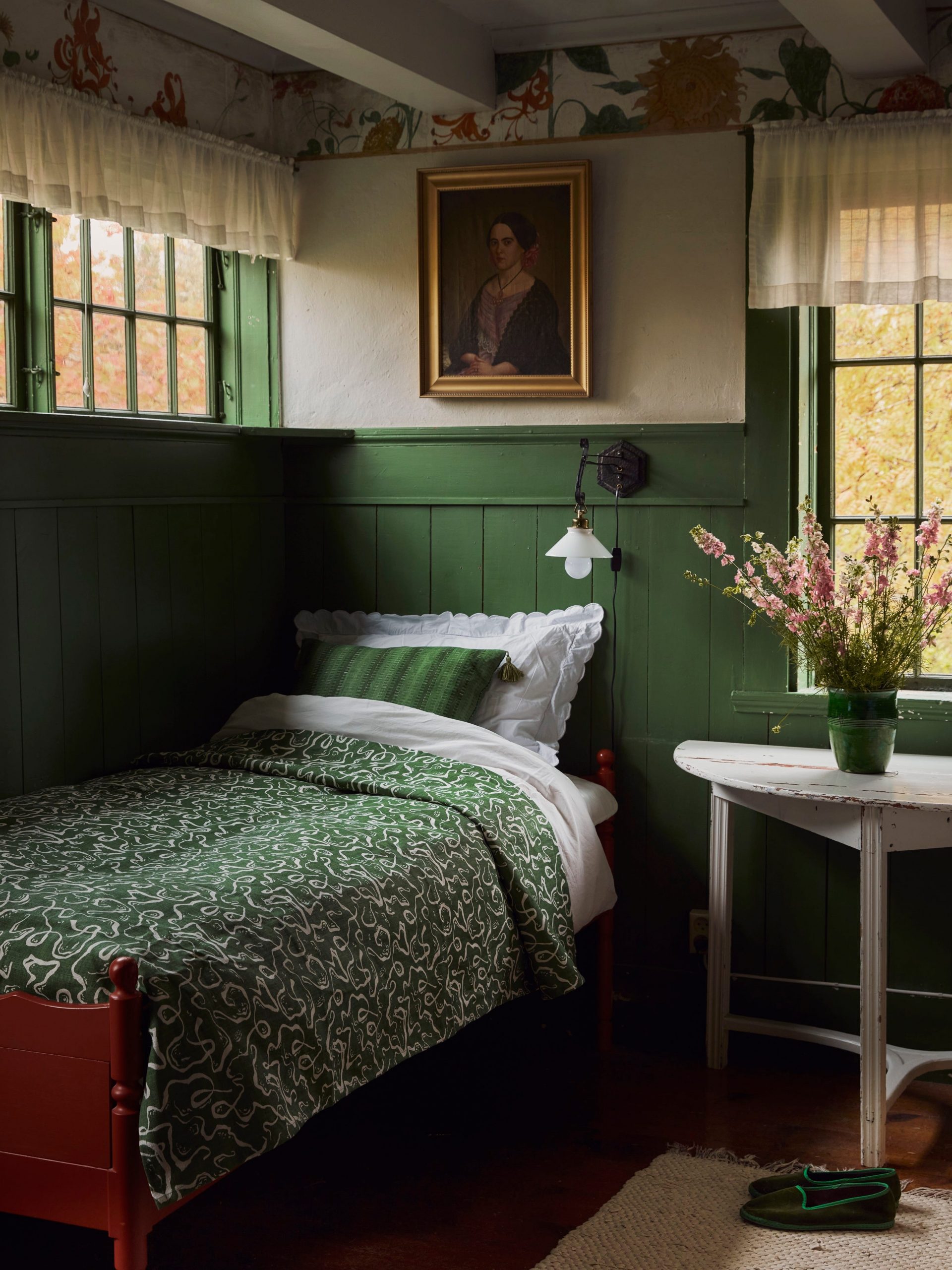 Green Bedrooms: 12 Inspiring Green Bedroom Ideas