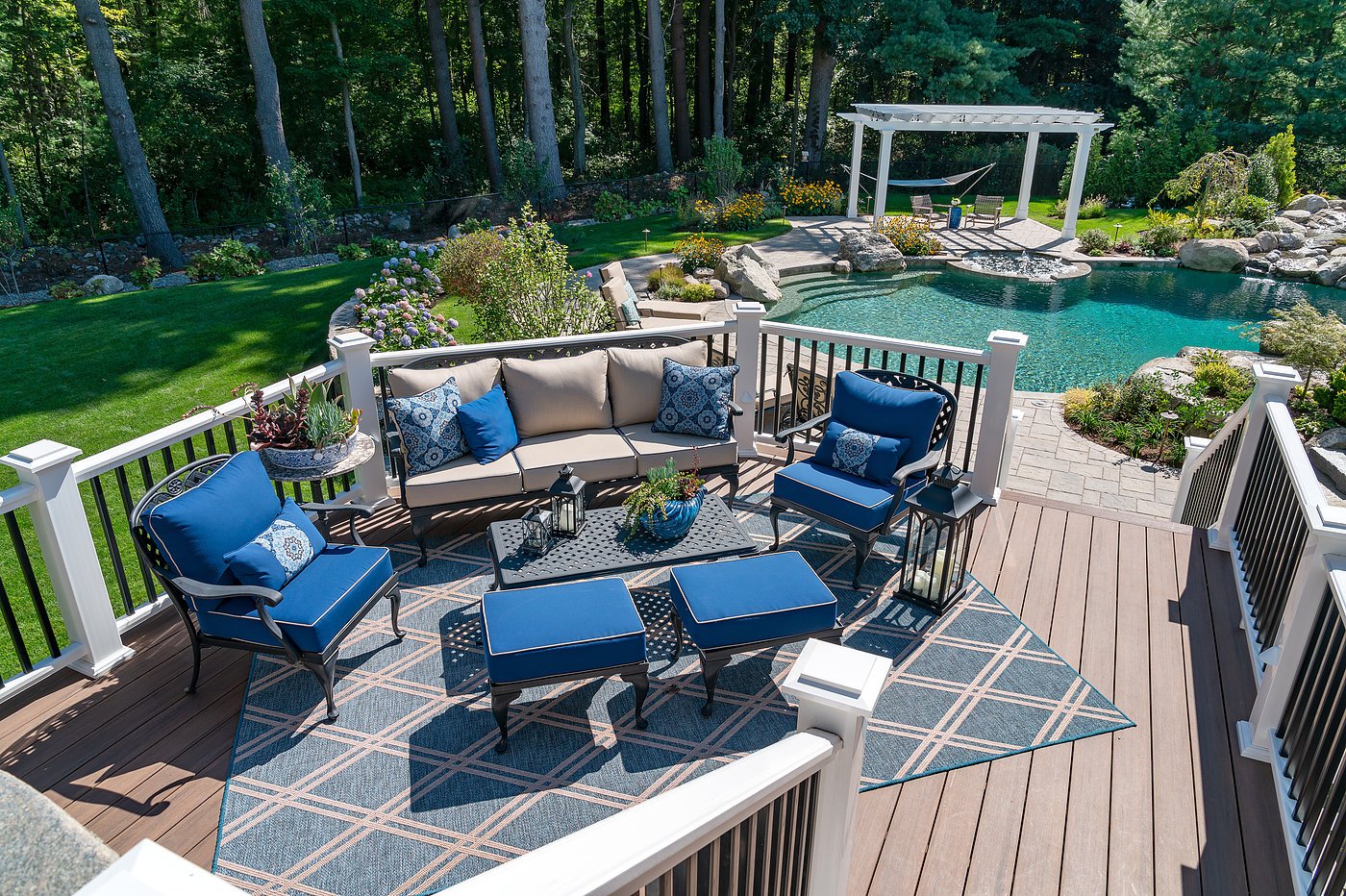 How to create a backyard entertainment area for family and friends' social enjoyment