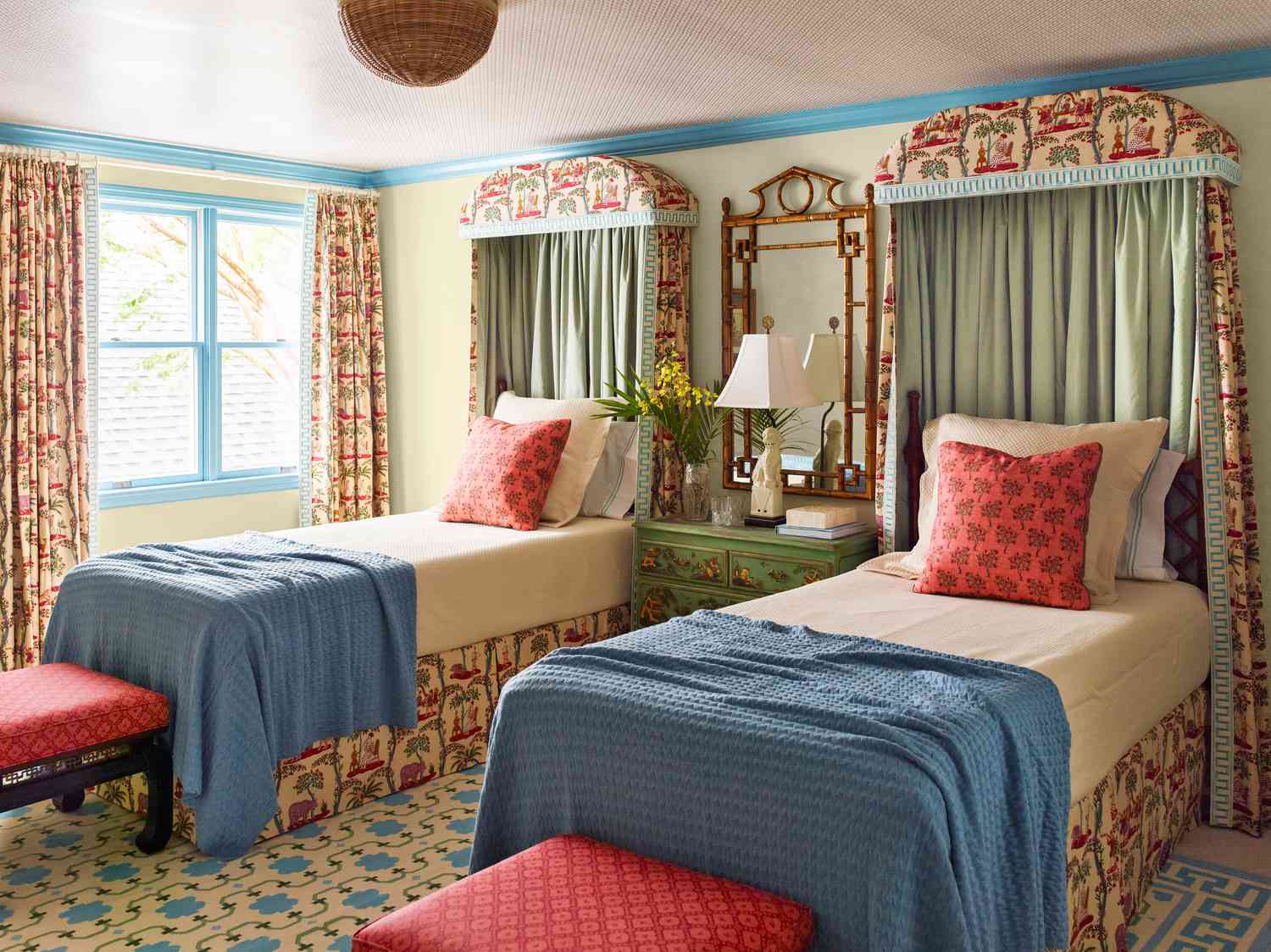 How To Decorate A Guest Room With Twin Beds