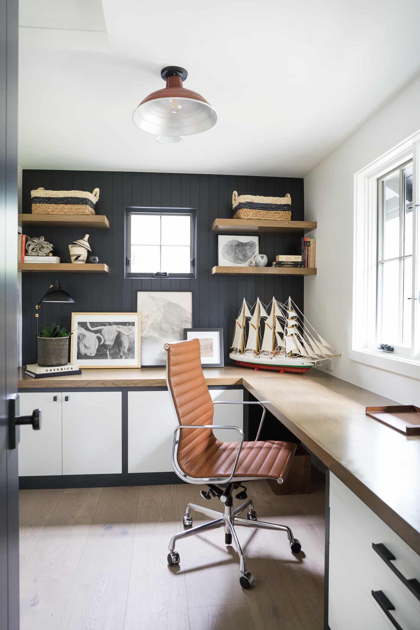 How to Perfectly Decorate Your Home Office