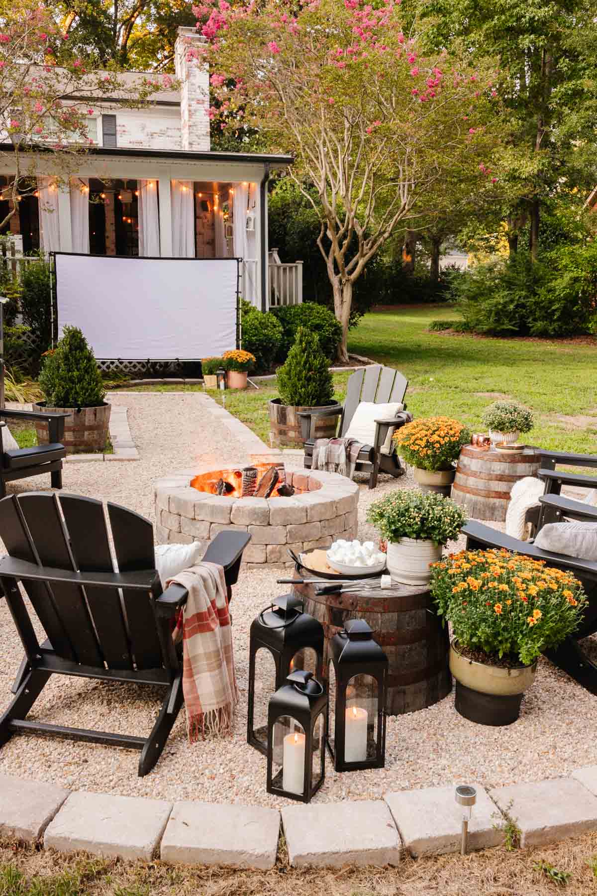 How to Set Up a Backyard Movie Night on a Budget - Bless'er House