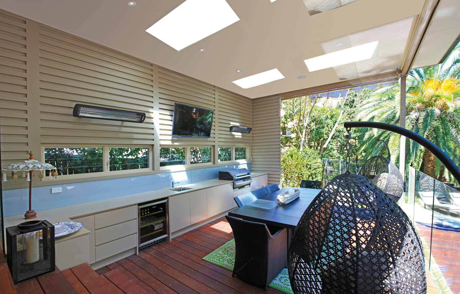 Integrating outdoor and indoor entertaining spaces - Completehome