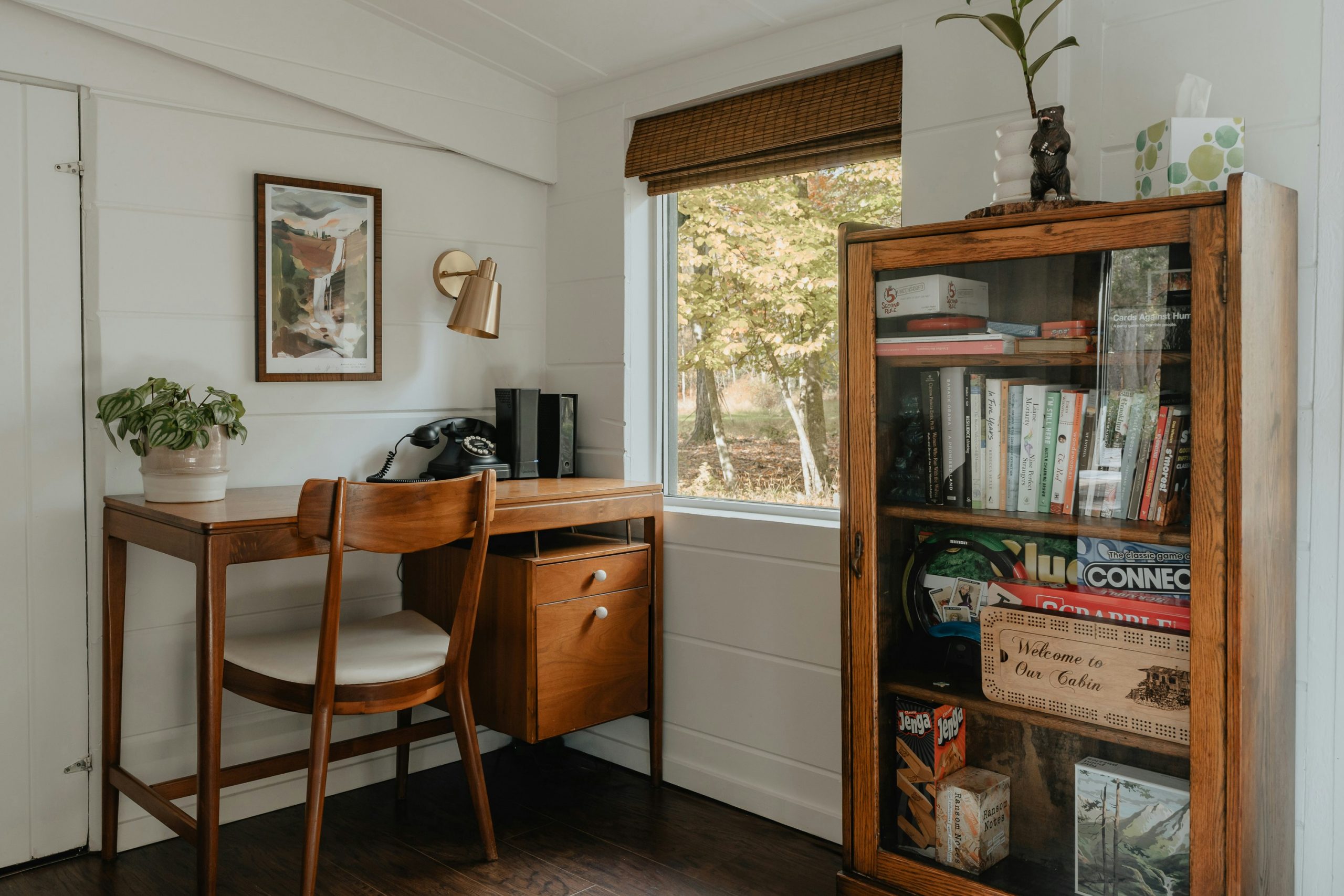 Office nook (IG: @clay.banks)