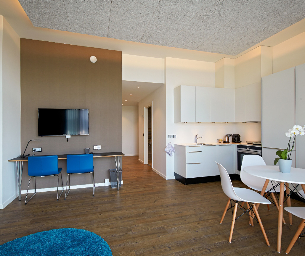 One Bedroom Apartment - Open Kitchen and Balcony - Hotel Living Suites