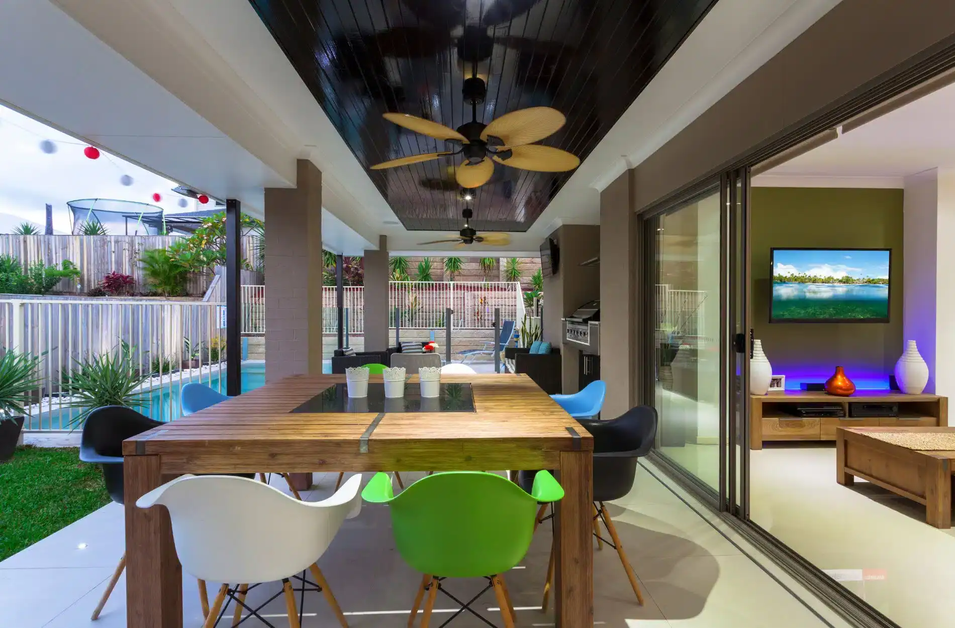 Seamless Indoor-Outdoor Space Transitions