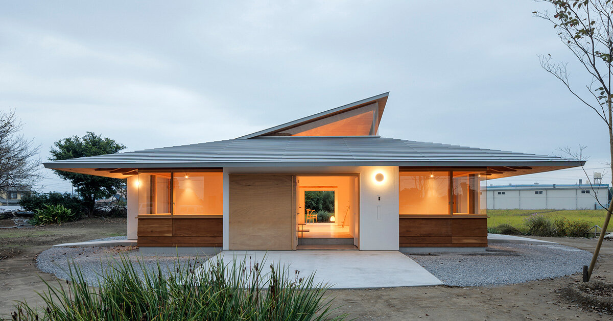 shinta hamada architects tops 'house U' in japan with large roof + triangular skylight | Search by Muzli | Search by Muzli