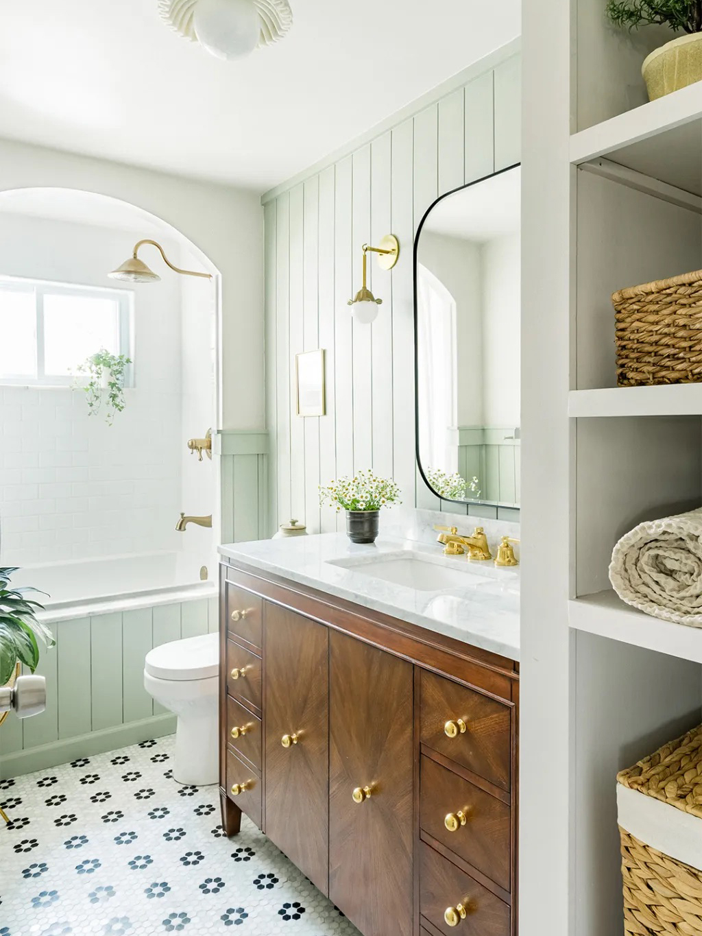 Small Bathroom Makeovers That Make the Most of Every Inch