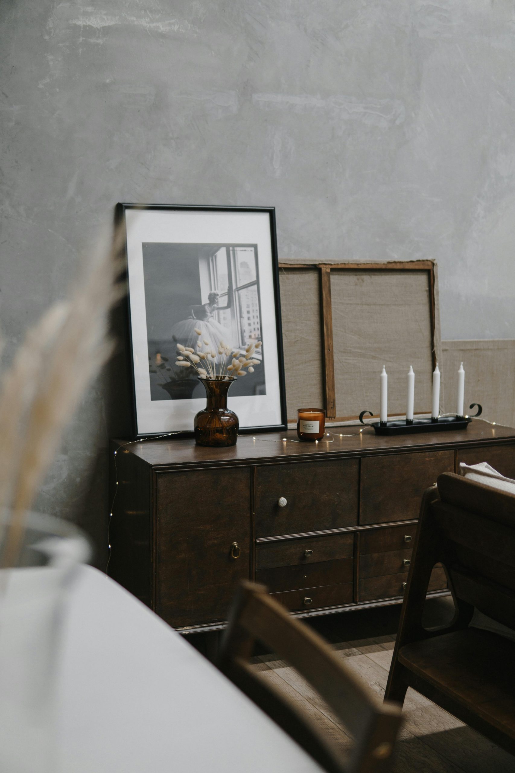 Stylish minimalist interior featuring artistic decor and vintage furniture in a modern home.
