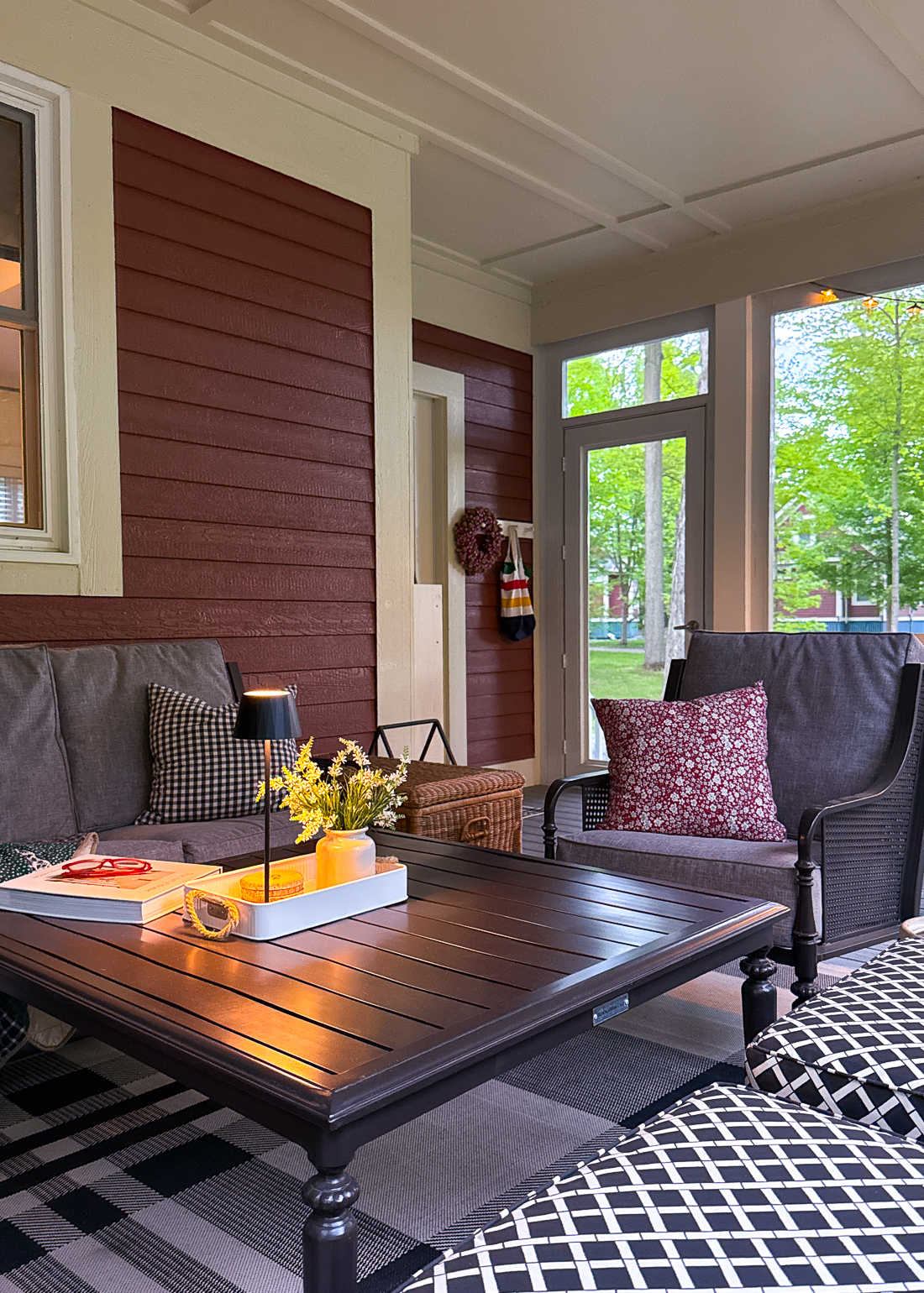 The Best Cozy Decorating Screened In Porch Ideas - Rambling Renovators