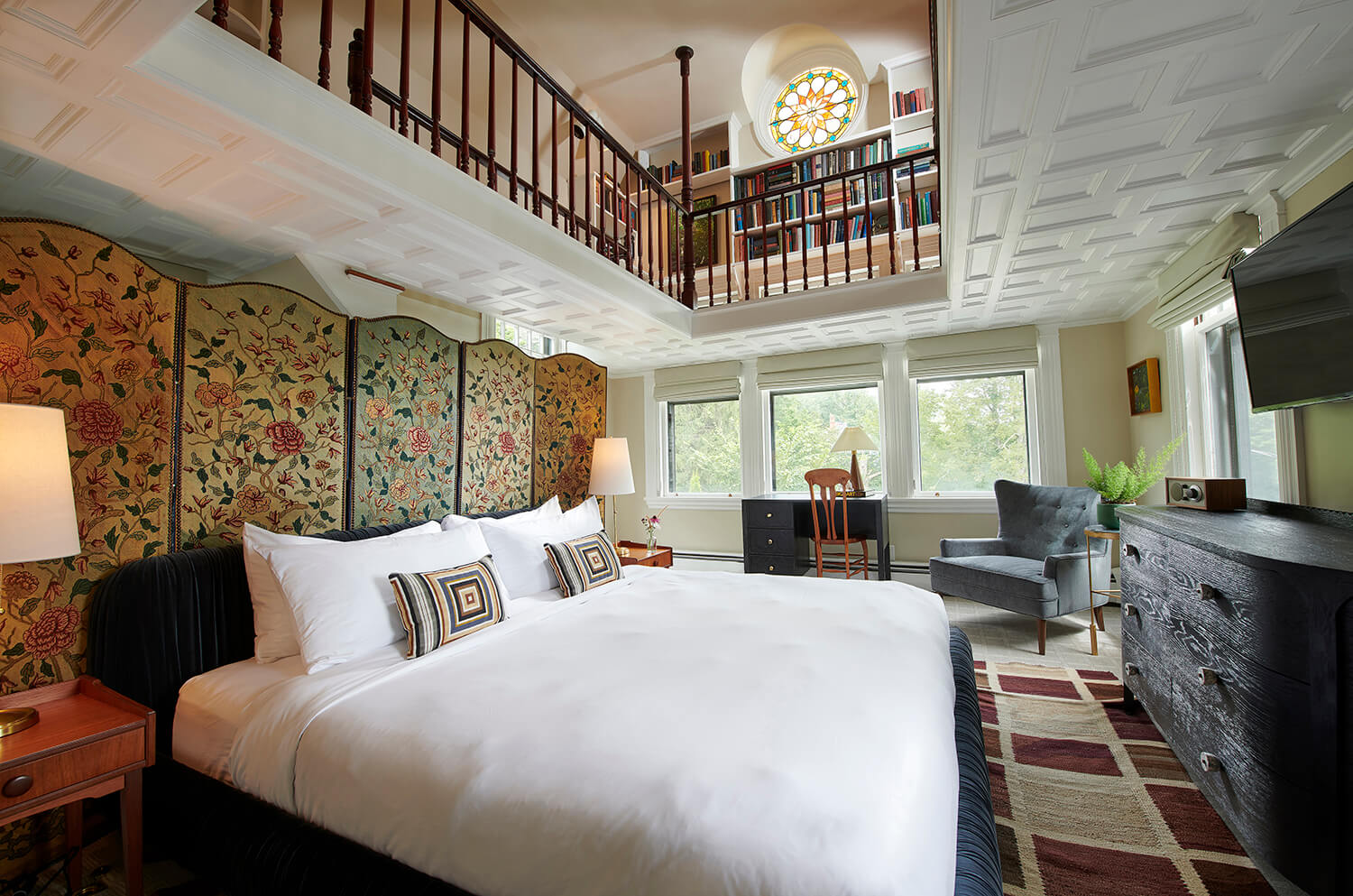 The Norumbega I Library Loft With Fireplace And Built-in Bed For 3rd Guest