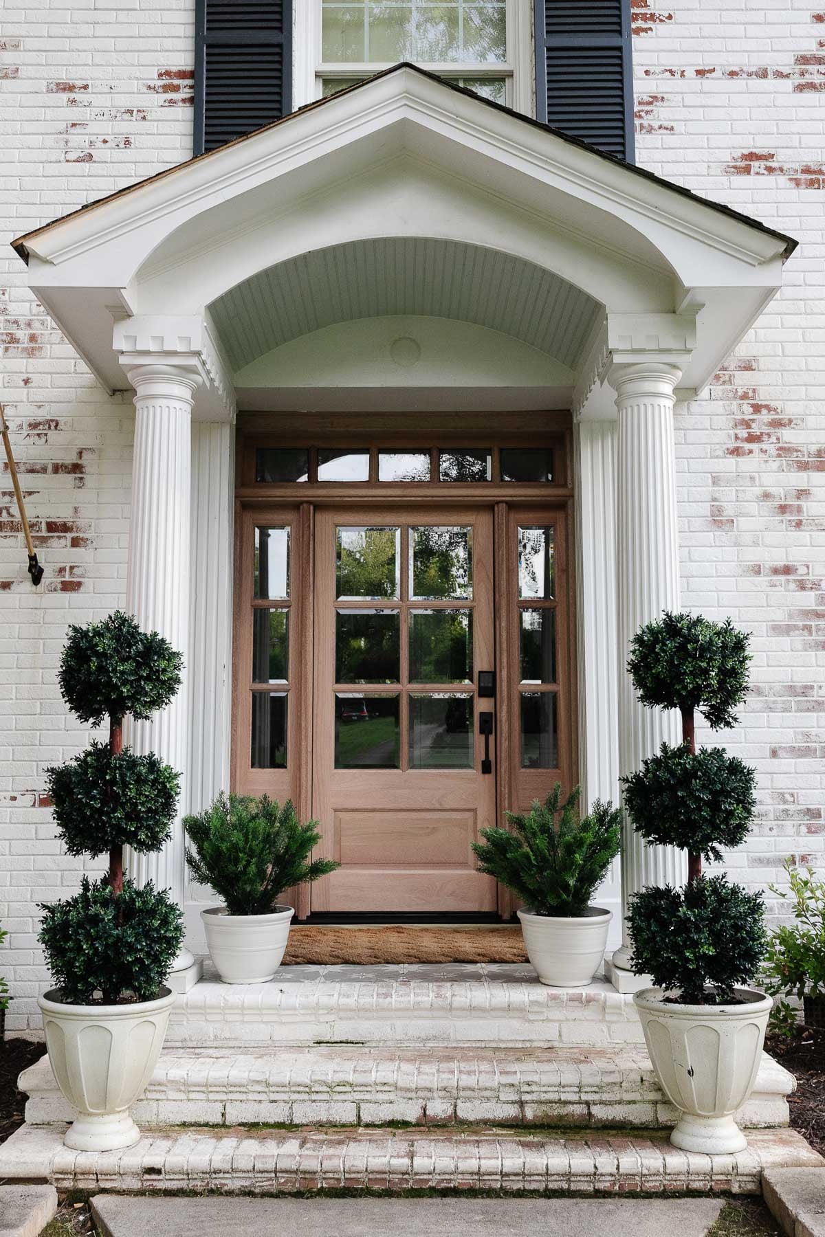 Traditional Front Door Paint Color Ideas Recommended by Designers - Bless'er House