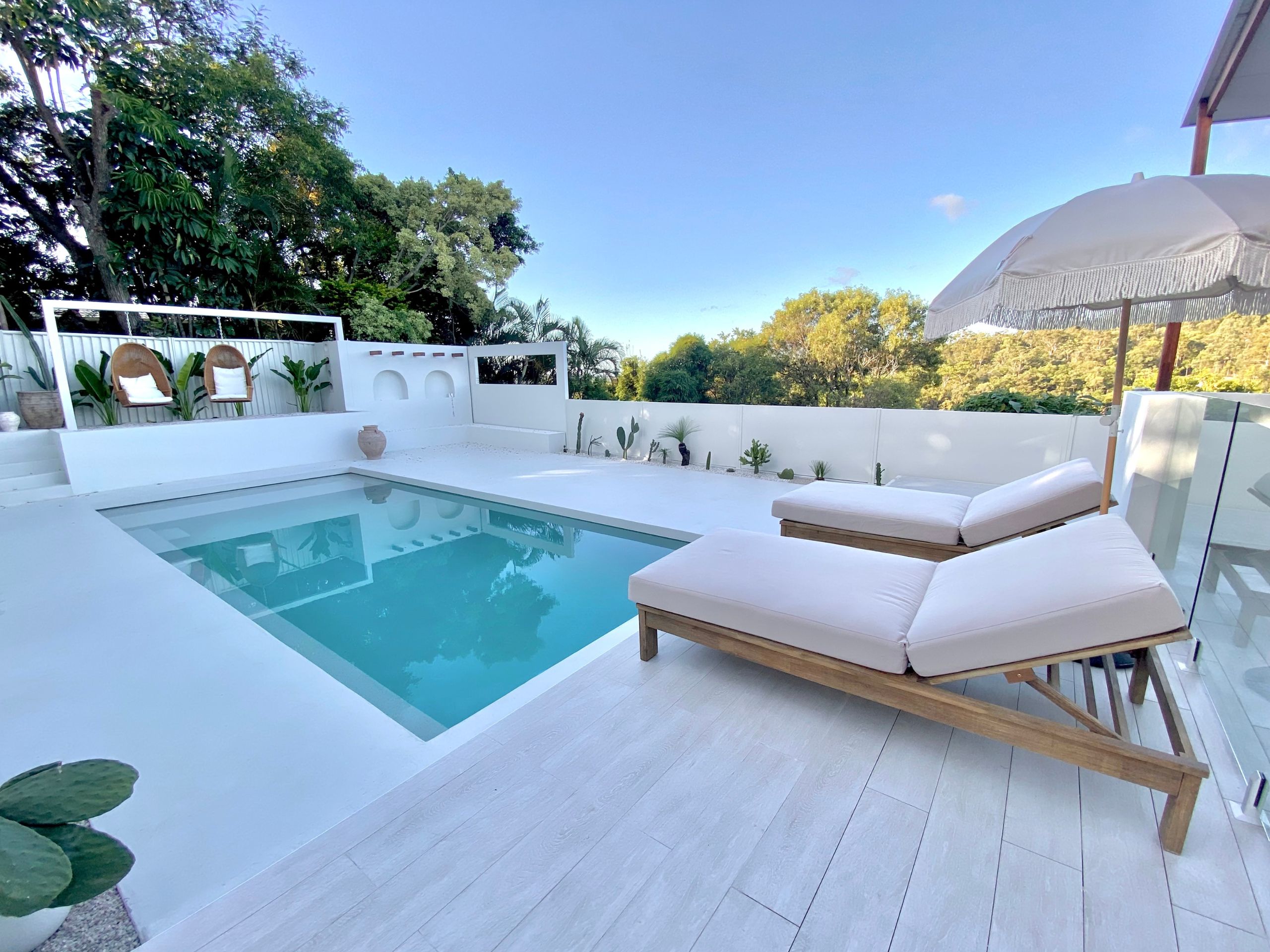 White Pool Fence Ideas: Crisp, Clean, Chic | ModularWalls