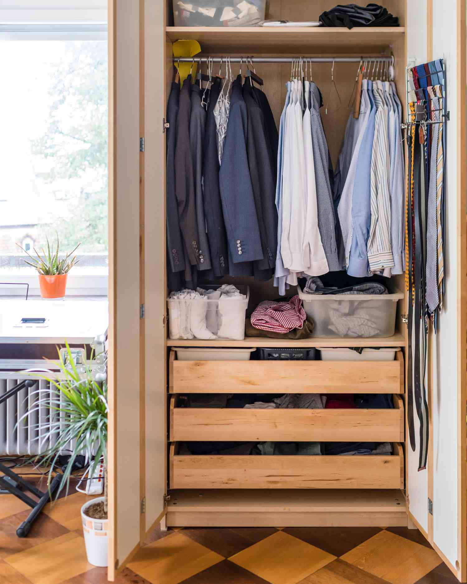 10 Small Closet Organization Ideas to Maximize Your Storage