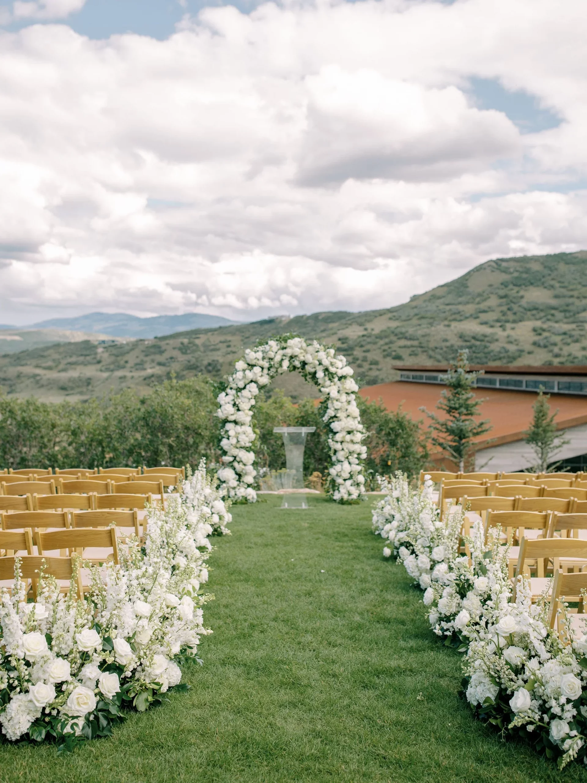 10 Stunning Outdoor Wedding Ceremony Backdrop Ideas | Michelle Leo Events