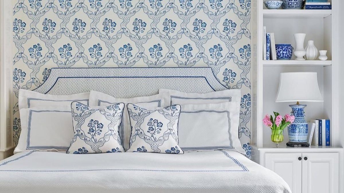 11 Blue and White Decor Ideas for 2026 Where Classic Patterns Replace Flat, Colorless Interiors