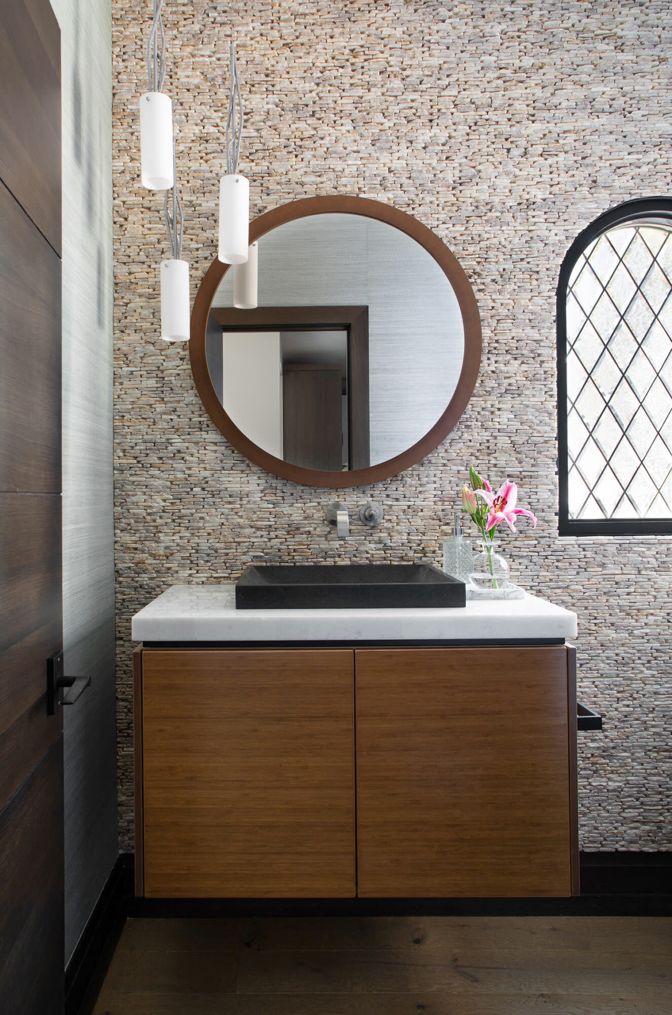12 Modern Powder Room Ideas With Major Wow Factor | LUXE Interiors + Design