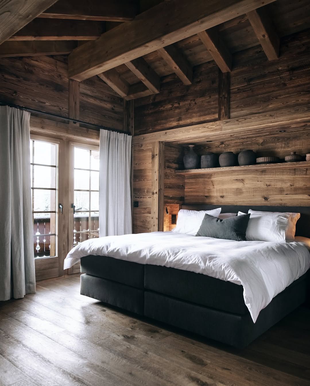 15 Chalet Bedroom Interior Design Ideas Rooted in Wood, Beams, and Cabin Living