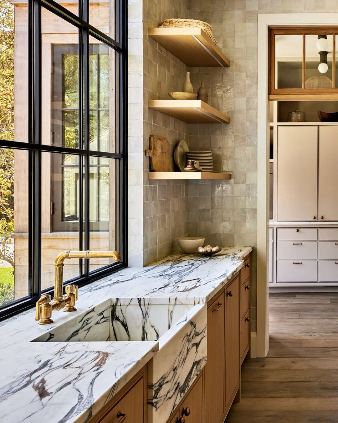15 Marble Kitchen Ideas for 2026 Where Stone Replaces Layers And Simplifies The Design