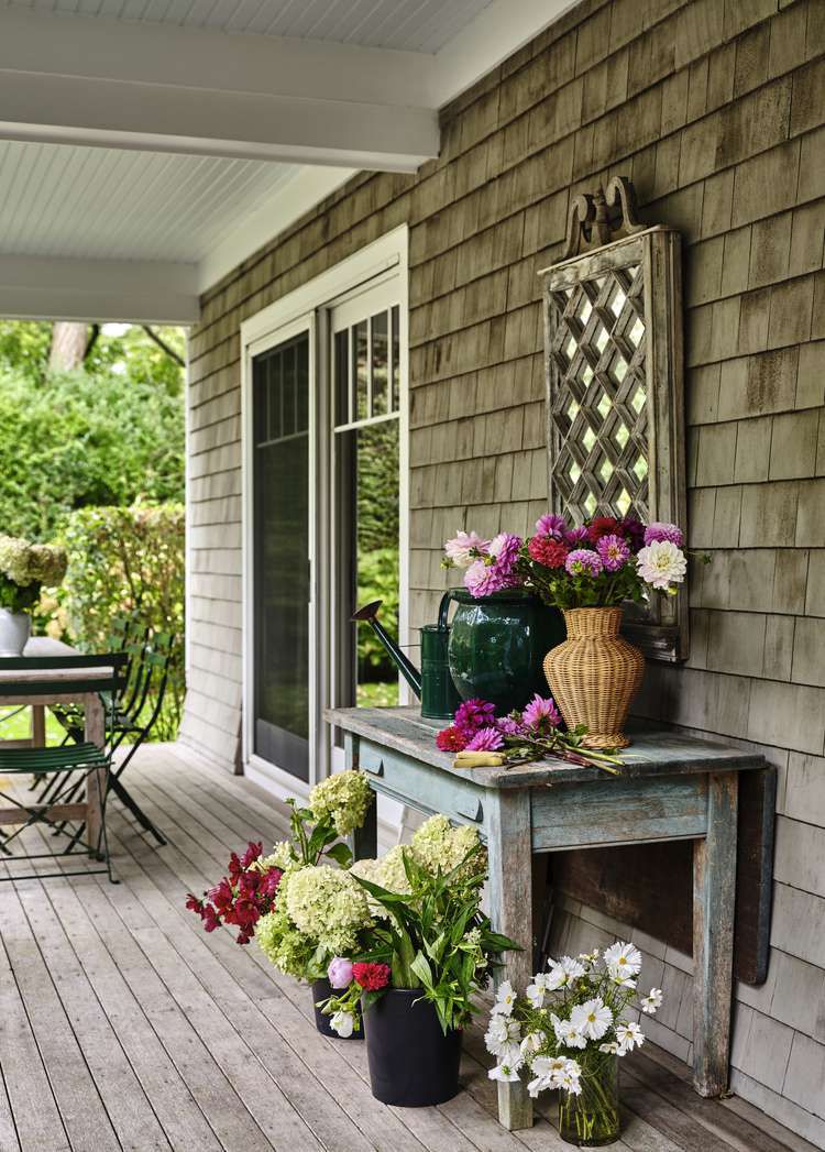 15 Potting Bench Ideas That Are Practical and Beautiful