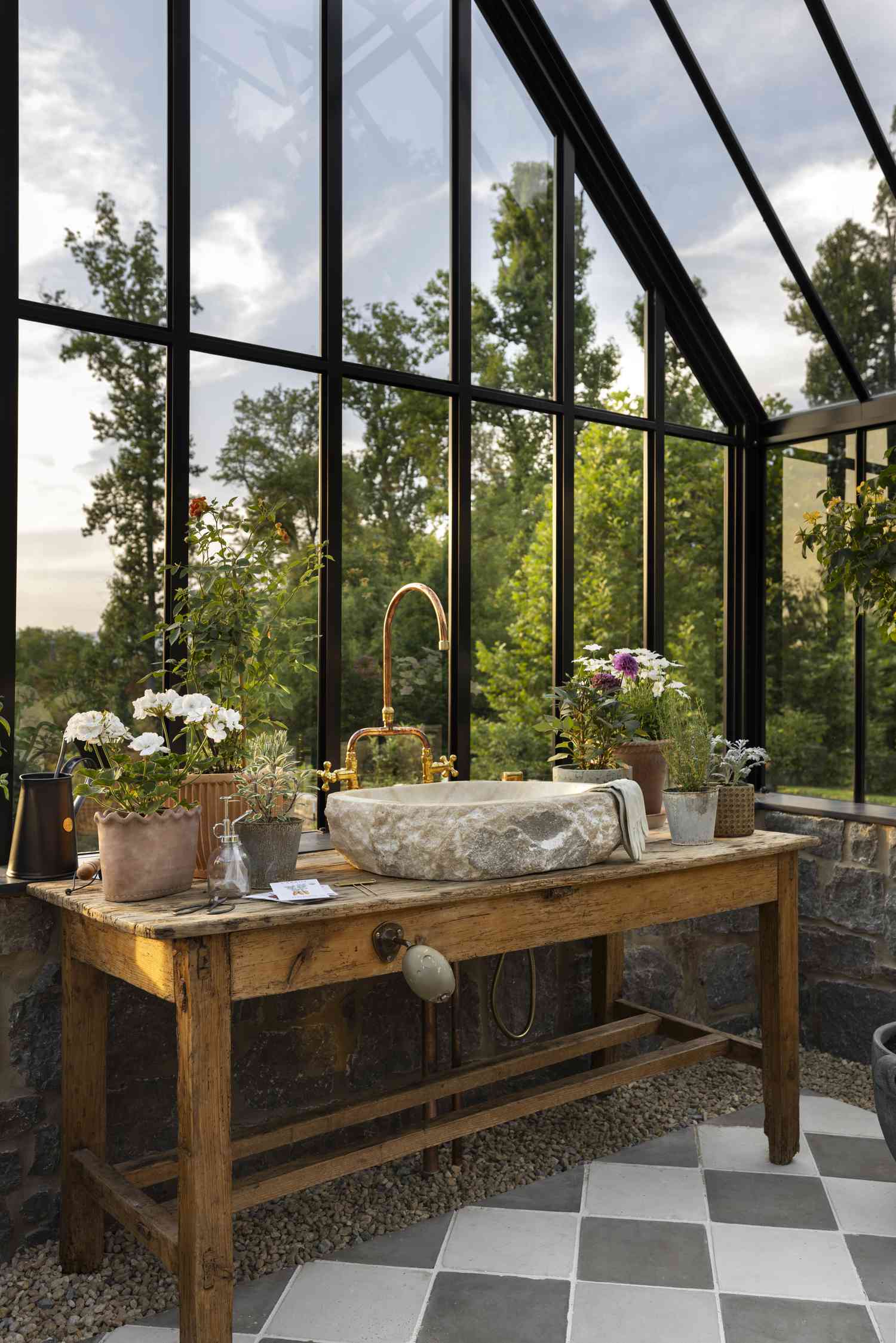 15 Potting Bench Ideas That Are Practical and Beautiful