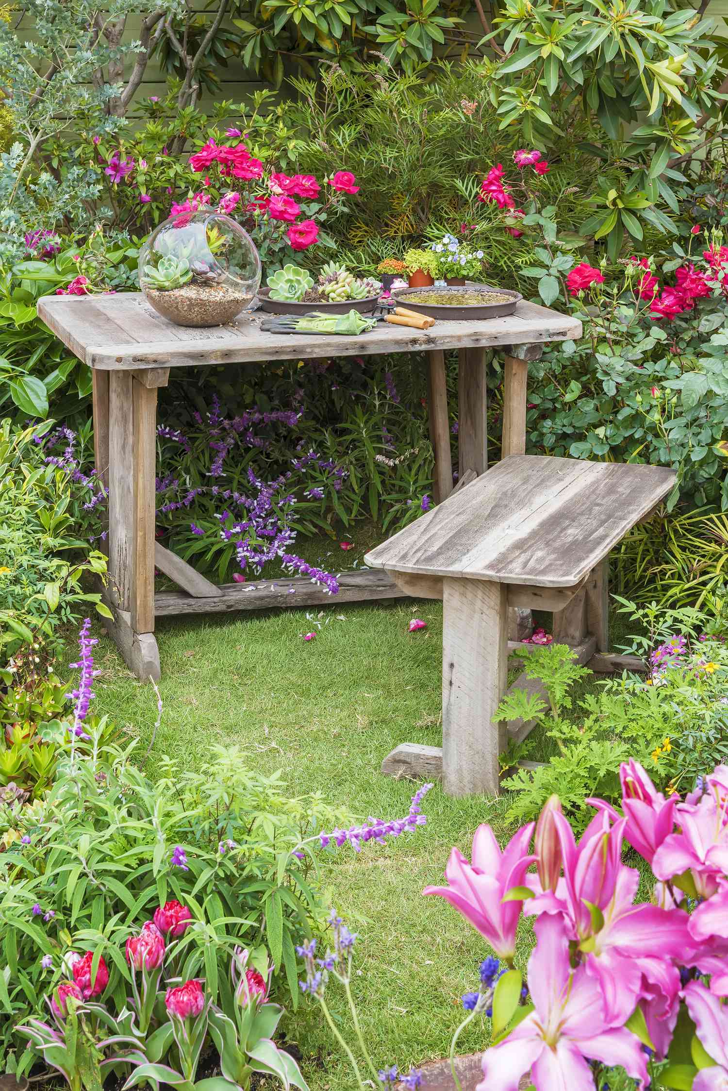 15 Potting Bench Ideas That Are Practical and Beautiful