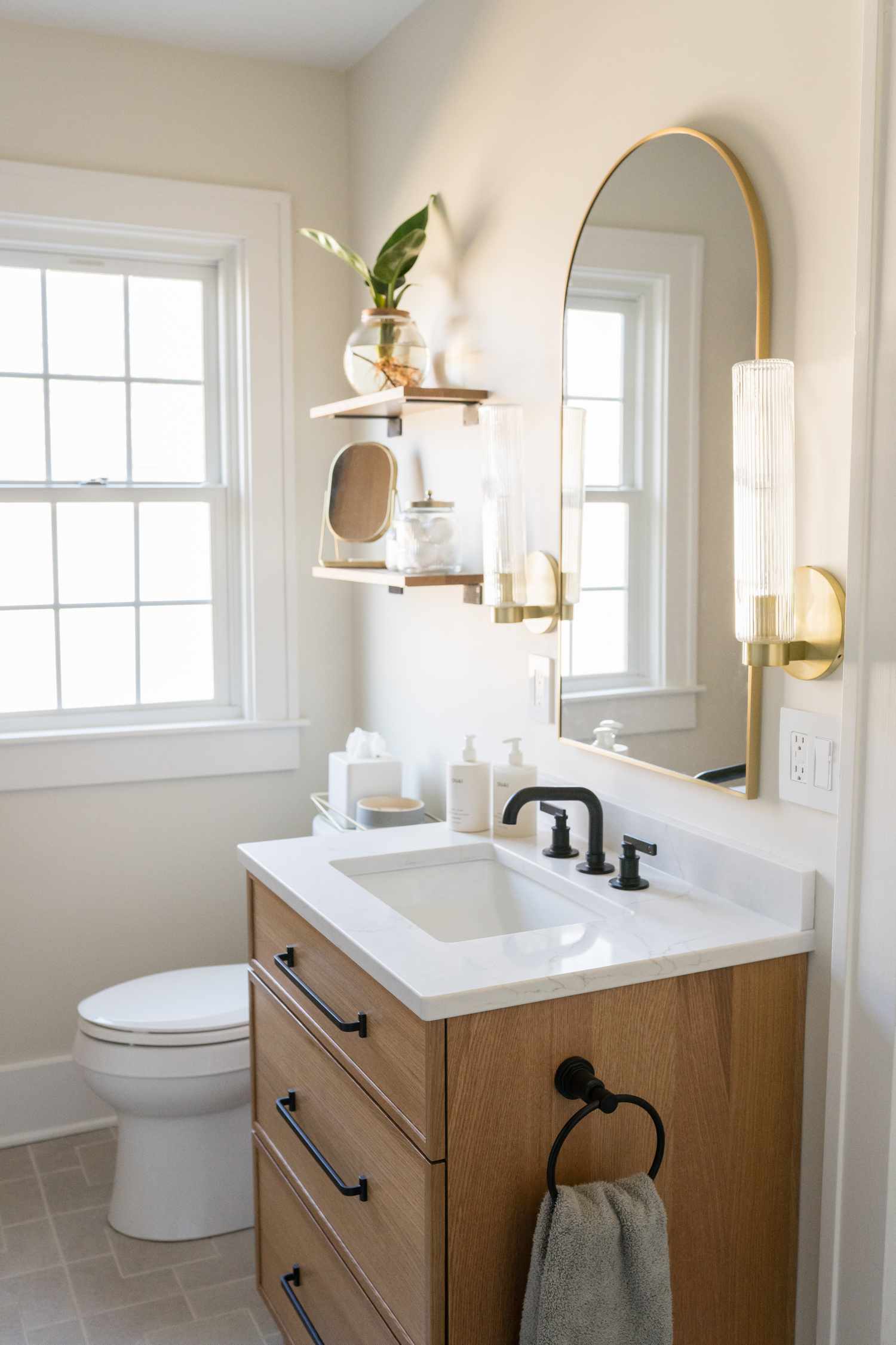 20 Bathroom Paint Colors Interior Designers Always Reach For