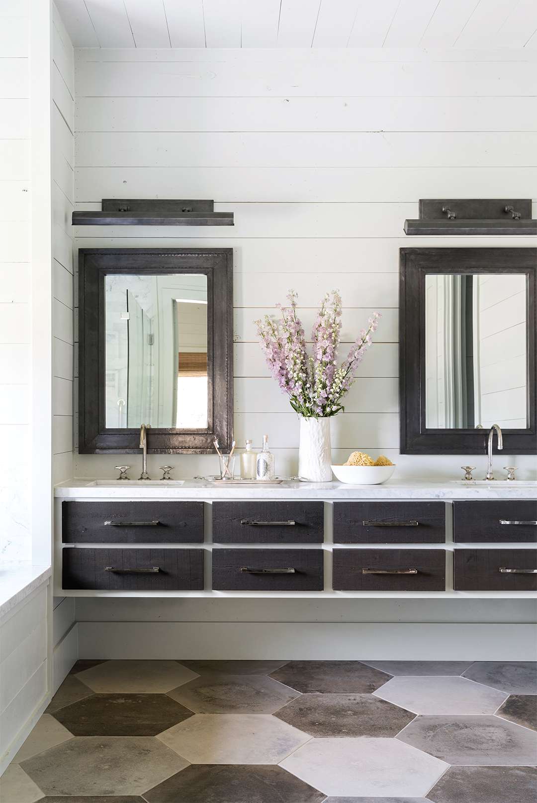 20 Farmhouse Bathroom Ideas We're Swooning For