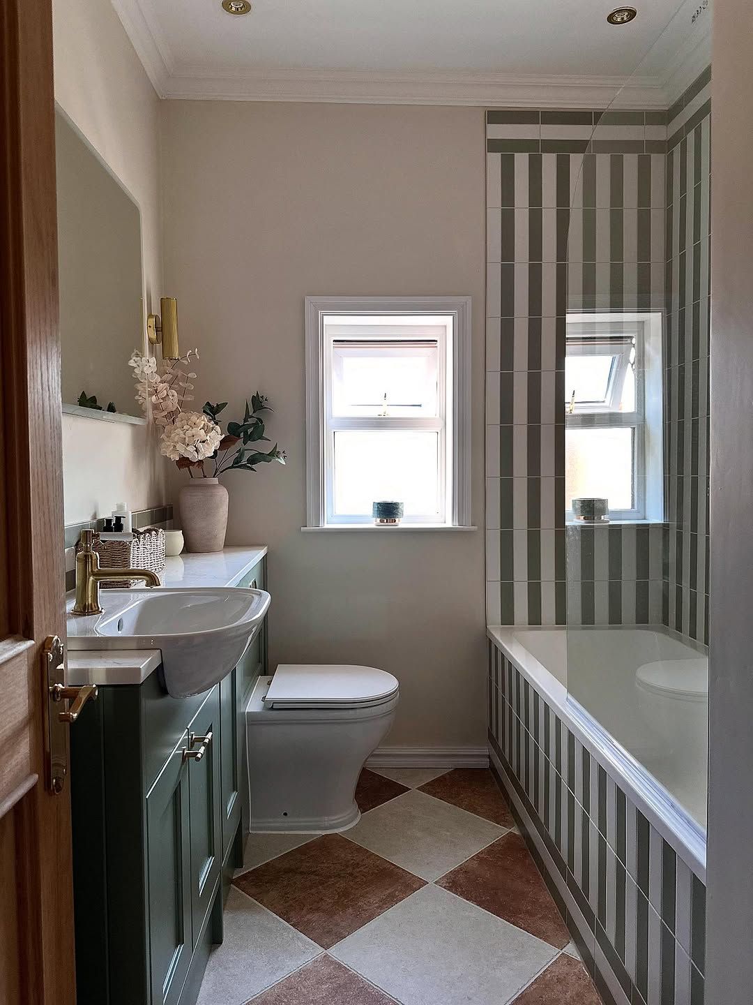 20 Small Bathroom Design Ideas for 2026 That Make Getting Ready in the Morning Feel Less Cramped