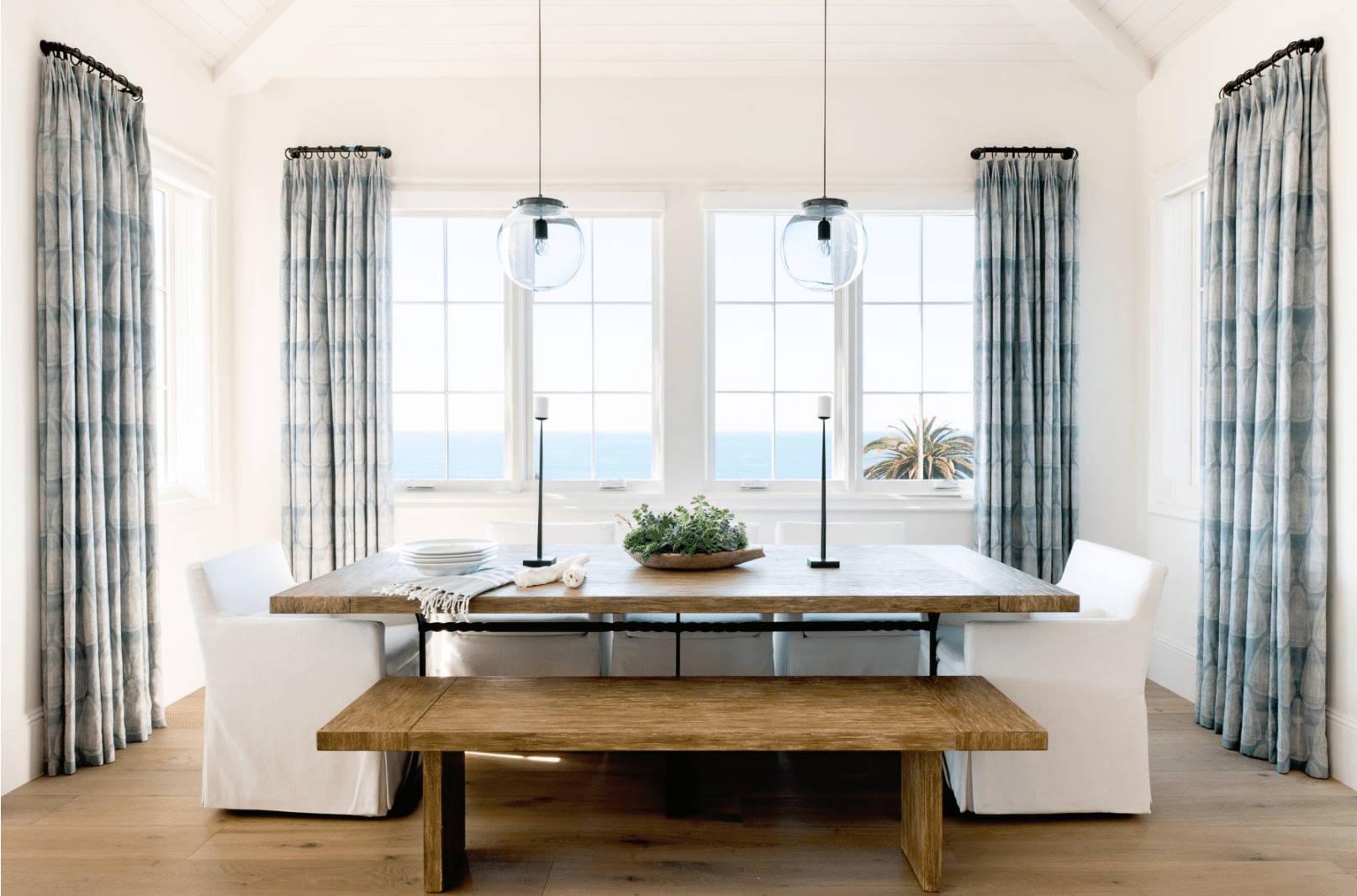 21 Beach Cottage Décor Ideas That Feel Cozy and Coastal