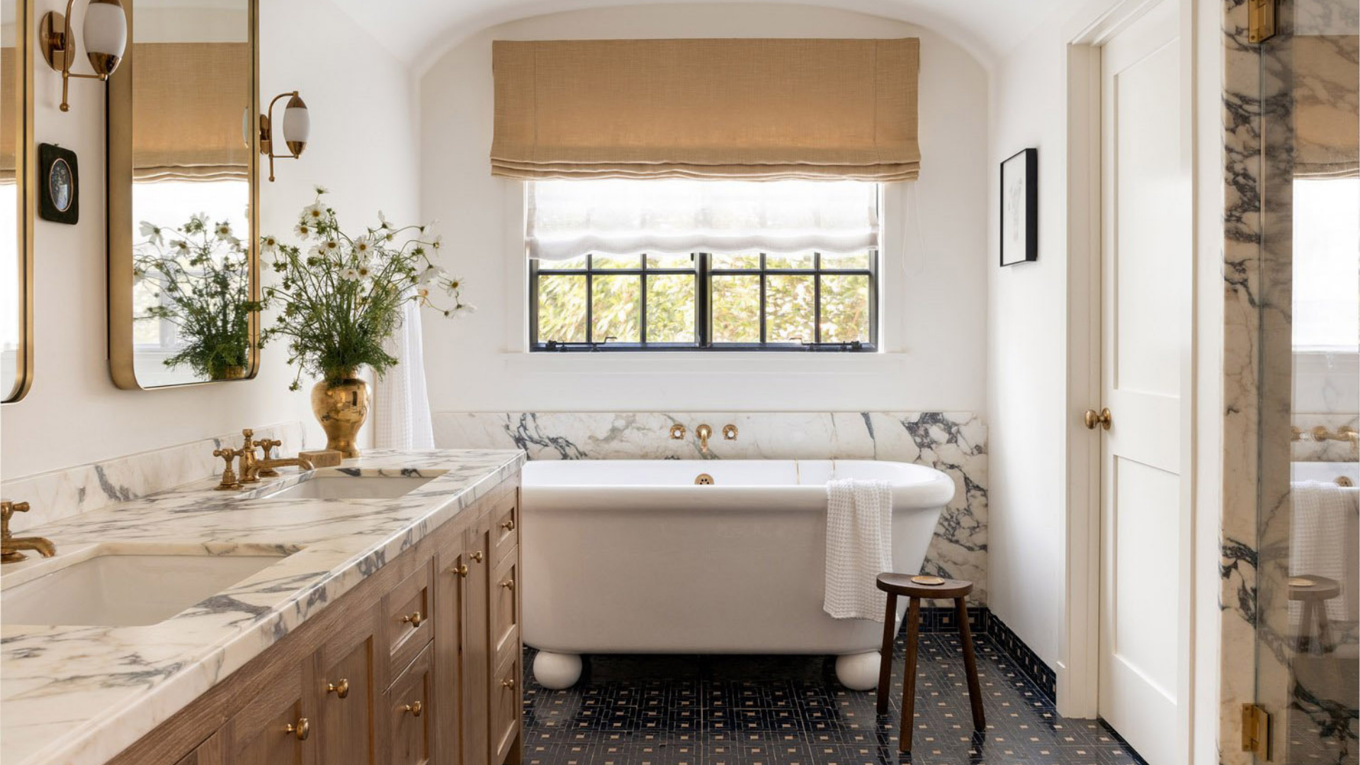 21 Modern Farmhouse Bathroom Ideas for a Chic & Serene Space – Artera Home
