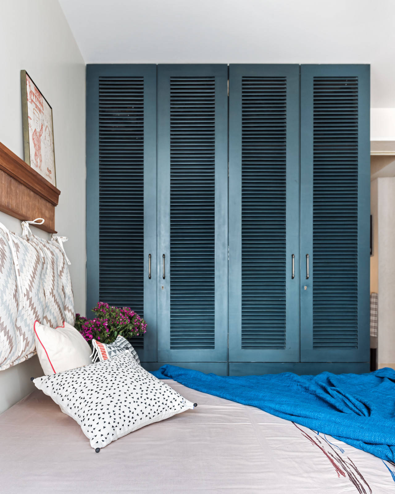 21 Stylish Wardrobe Designs That Celebrate Contrast