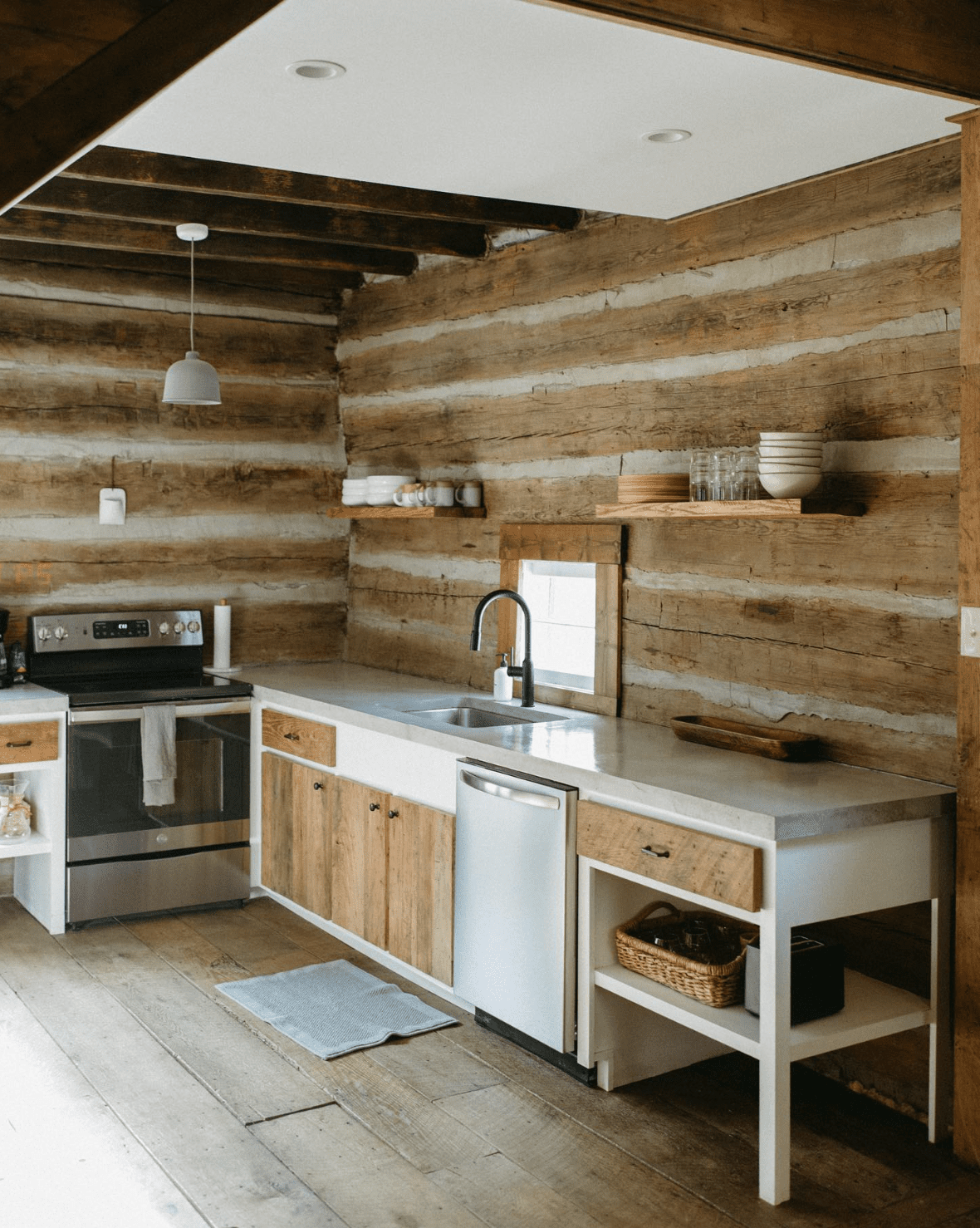 22 Modern Log Cabin Ideas for a Chic Outdoorsy Interior