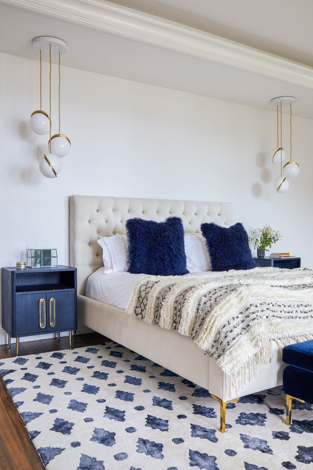 22 Ways to Decorate With Navy Blue in the Bedroom
