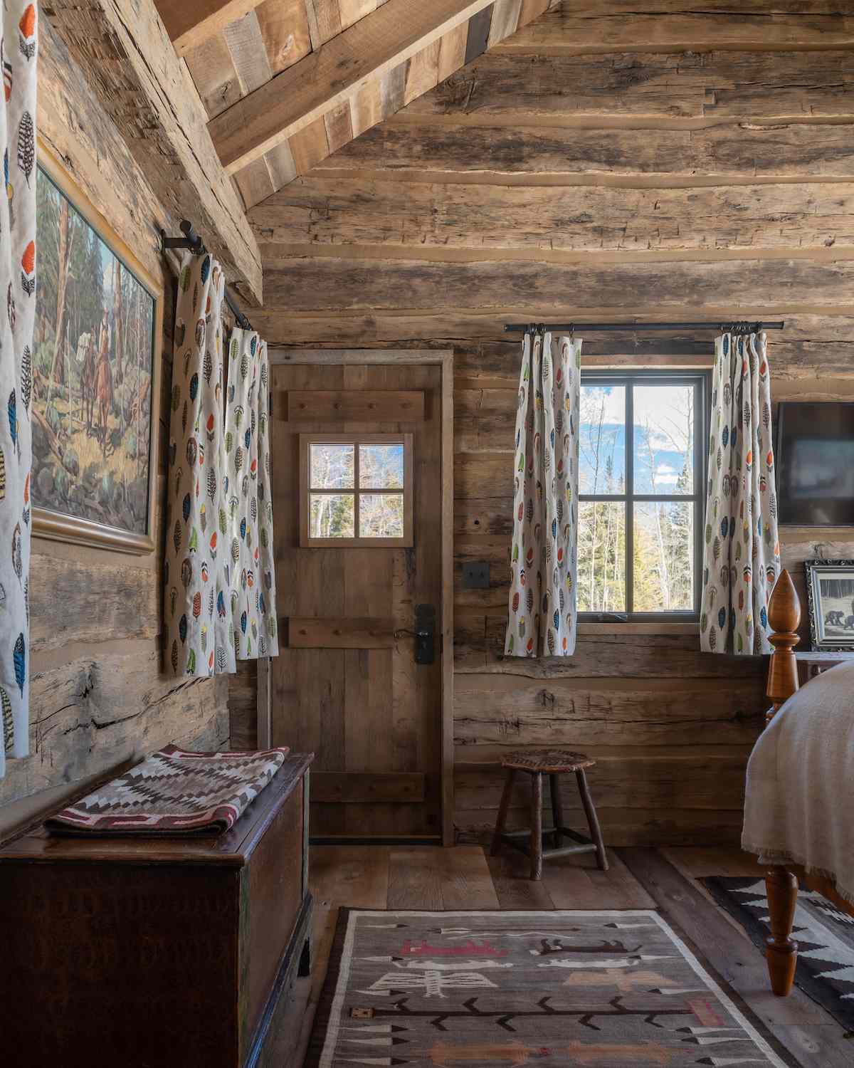 28 Log Cabin Interiors That Are Both Rustic and Modern