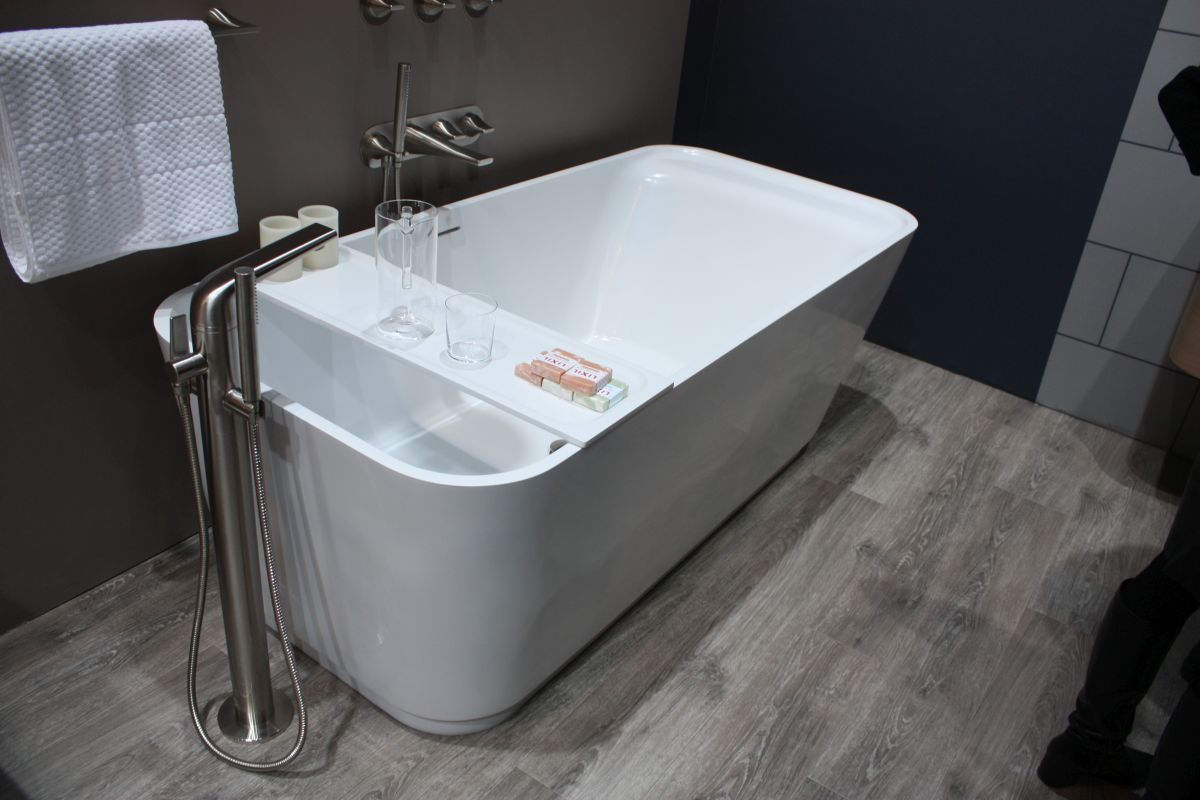 29 Freestanding Tub Designs for 2026 That Replace Built-In Layouts With Spa-Like Bathrooms
