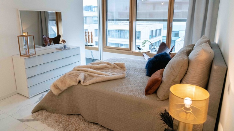 50 Minimalist Bedroom Ideas That Will Help Simplify Your Life