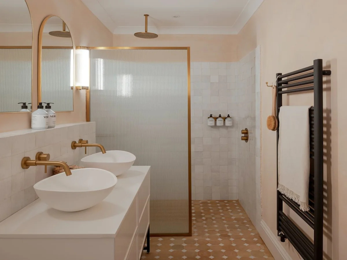 7 Trends in Ensuite Designs to Make This Space a Moment