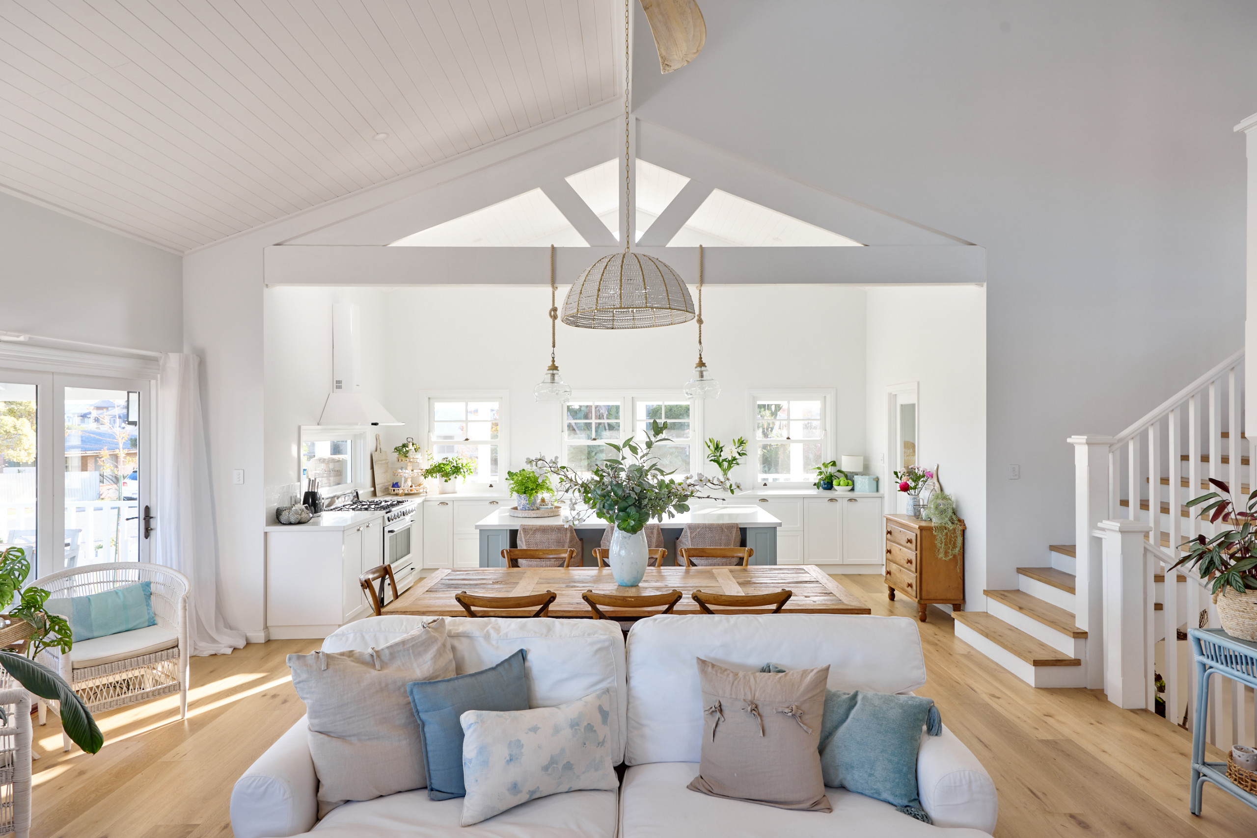 75 Most Popular 75 Beautiful Beach Style Living Room Ideas & Designs Design Ideas for June 2026 | Houzz NZ