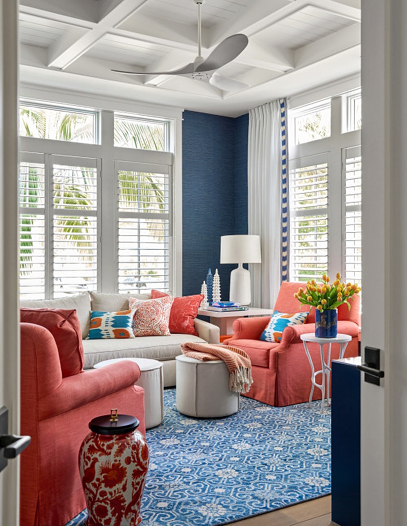 A Stunning Waterfront Home in Florida Offers Luxury Living