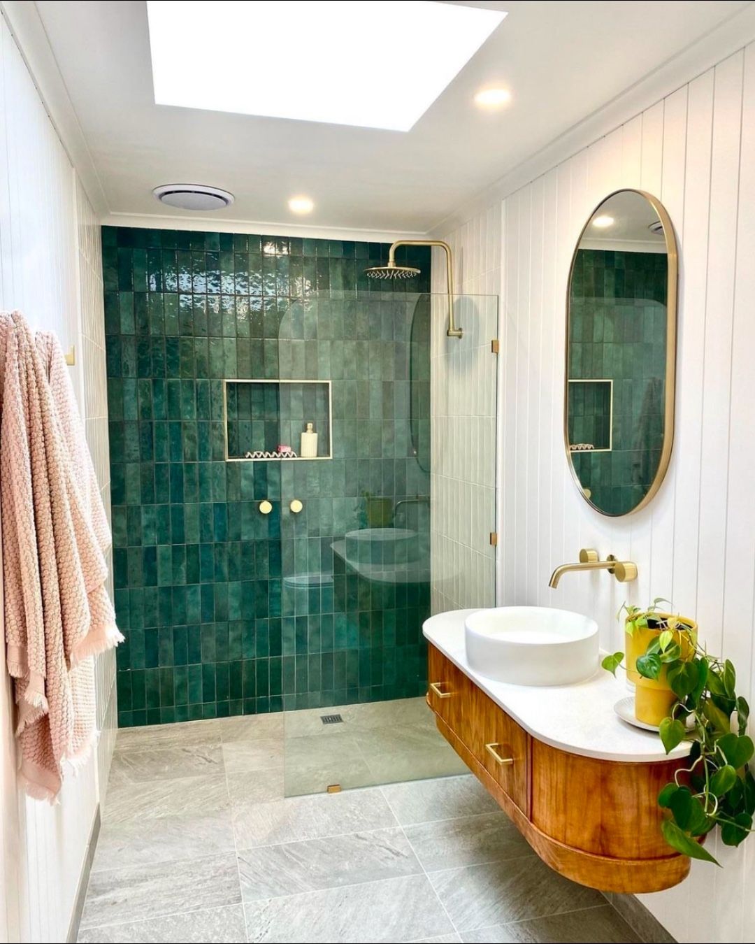 Are These the Most Striking Green-Tile Bathrooms Right Now?