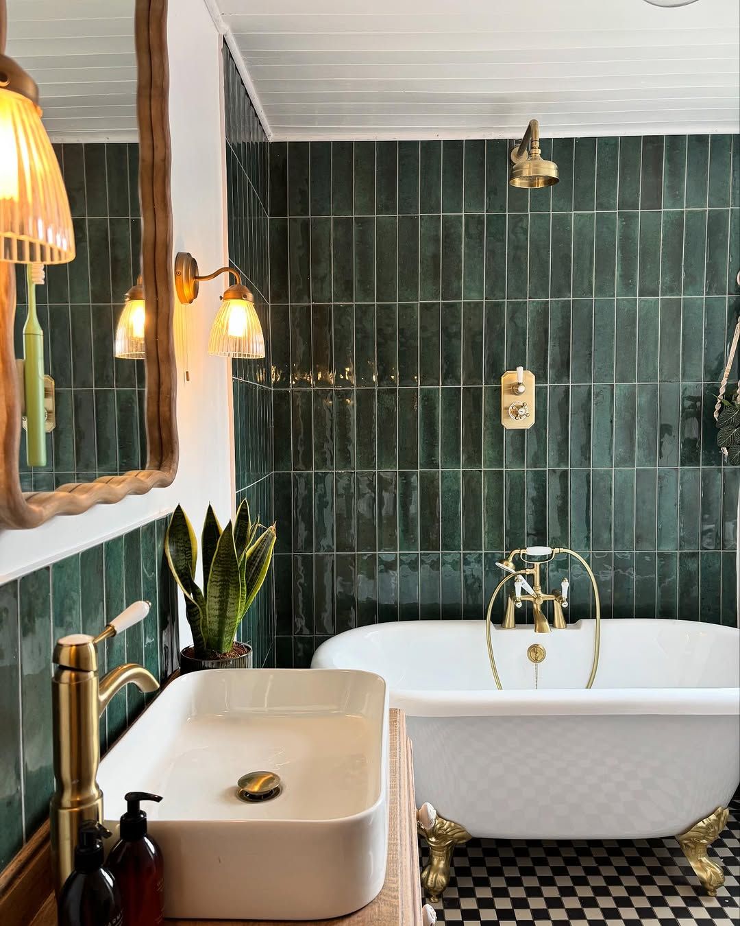 Are These the Most Striking Green-Tile Bathrooms Right Now?