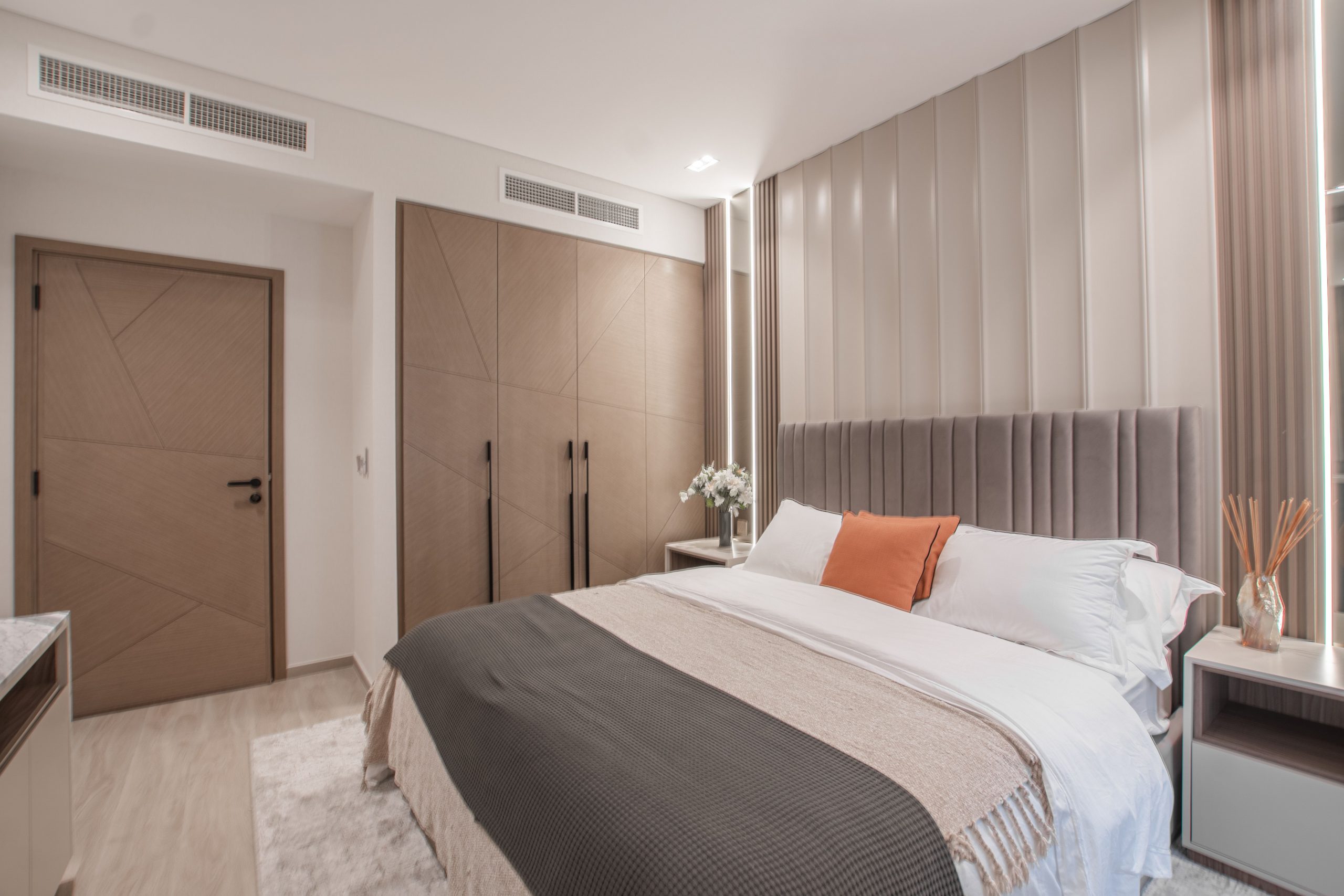 Elegant modern bedroom with neutral tones and stylish decor elements for a cozy ambiance.