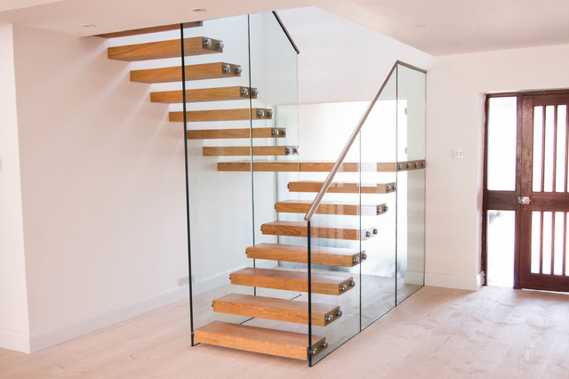 Floating staircase with thick treads and a glass balustrade - Modern - Staircase - London - by Railinglondon ltd | Houzz UK