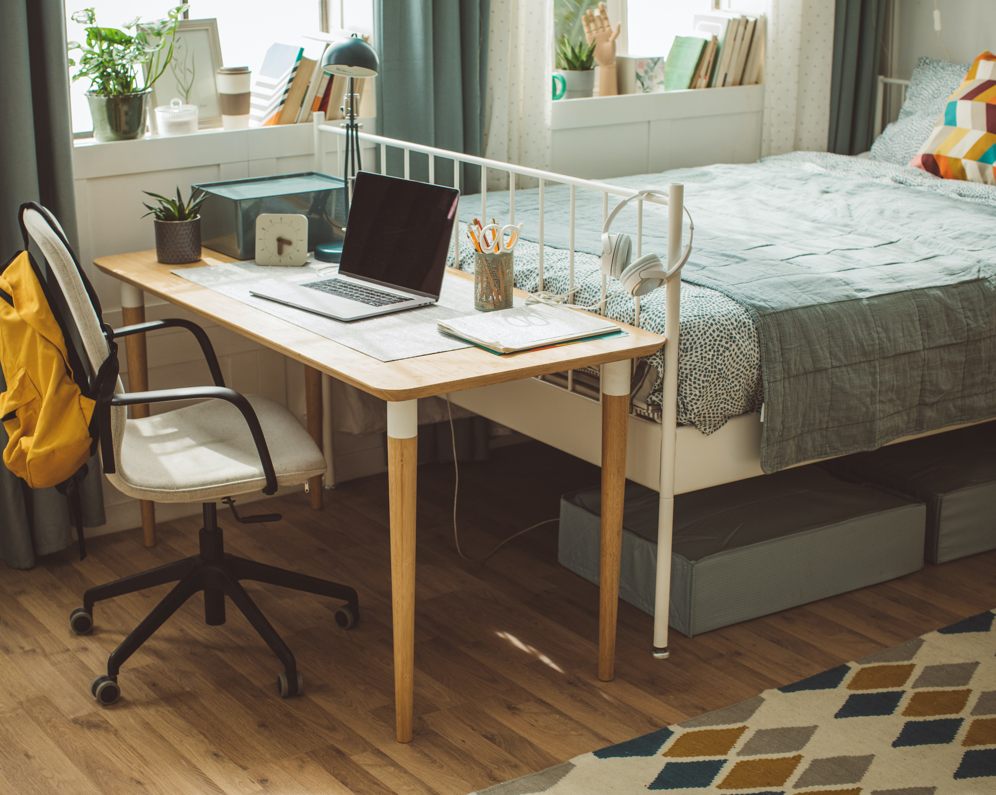 How to fit a desk into a small bedroom | Real Homes