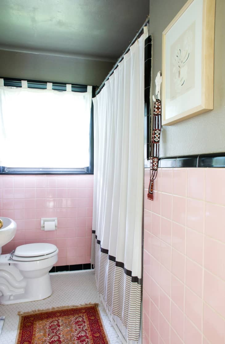 How to Tone Down (or Play Up!) Pink Vintage Bathroom Tile | Apartment Therapy