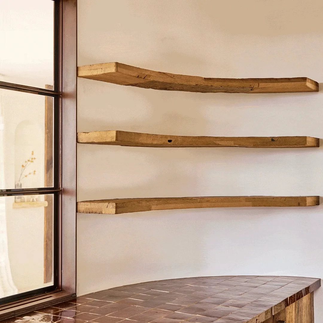 How_To_Style_Floating_Shelves