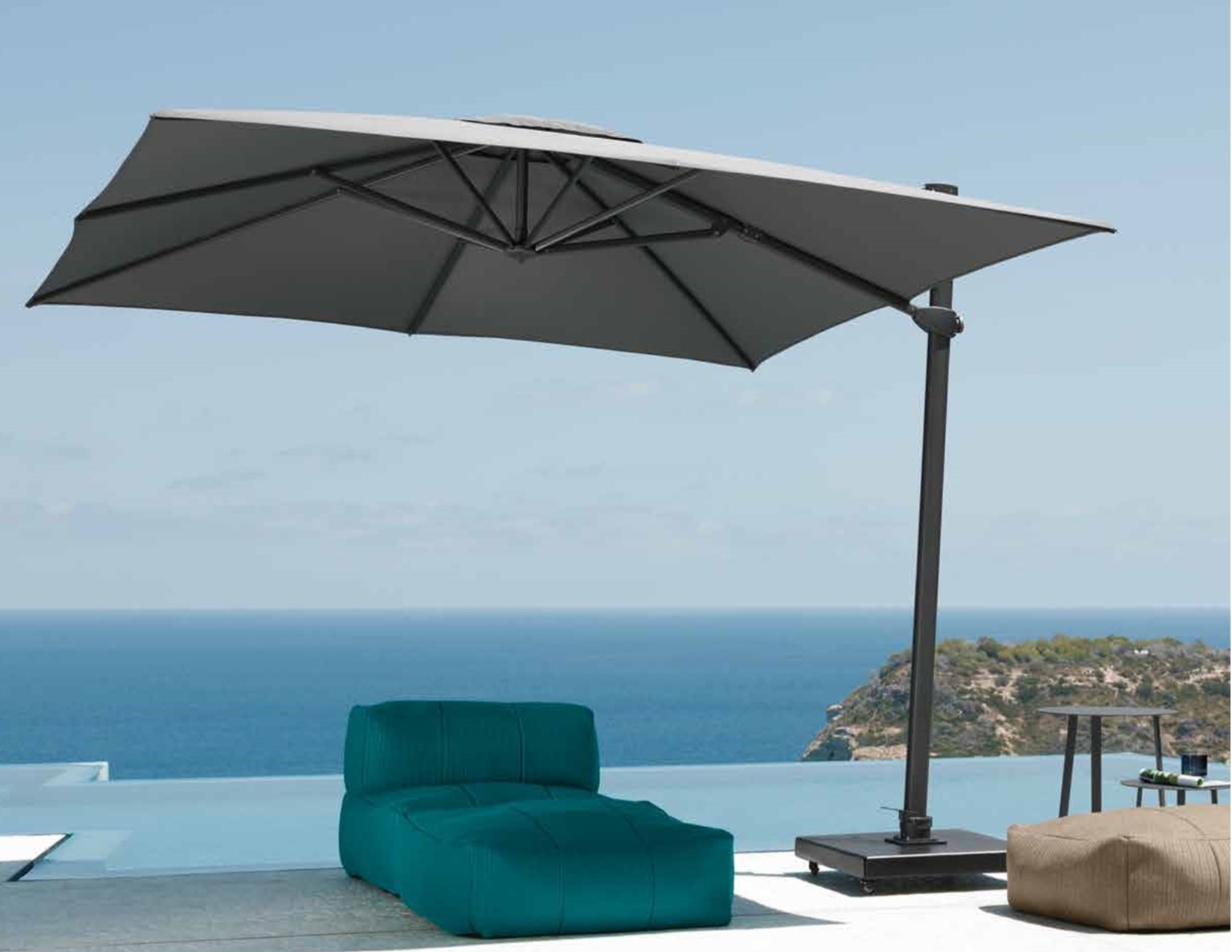 Large Cantilever Umbrella 360° and Base | Large Outdoor Umbrella