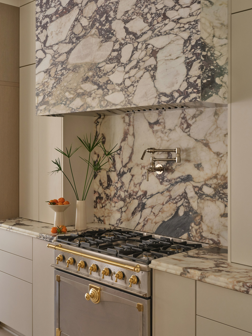 Marble Can Never Be Basic, but This Year's Kitchen…