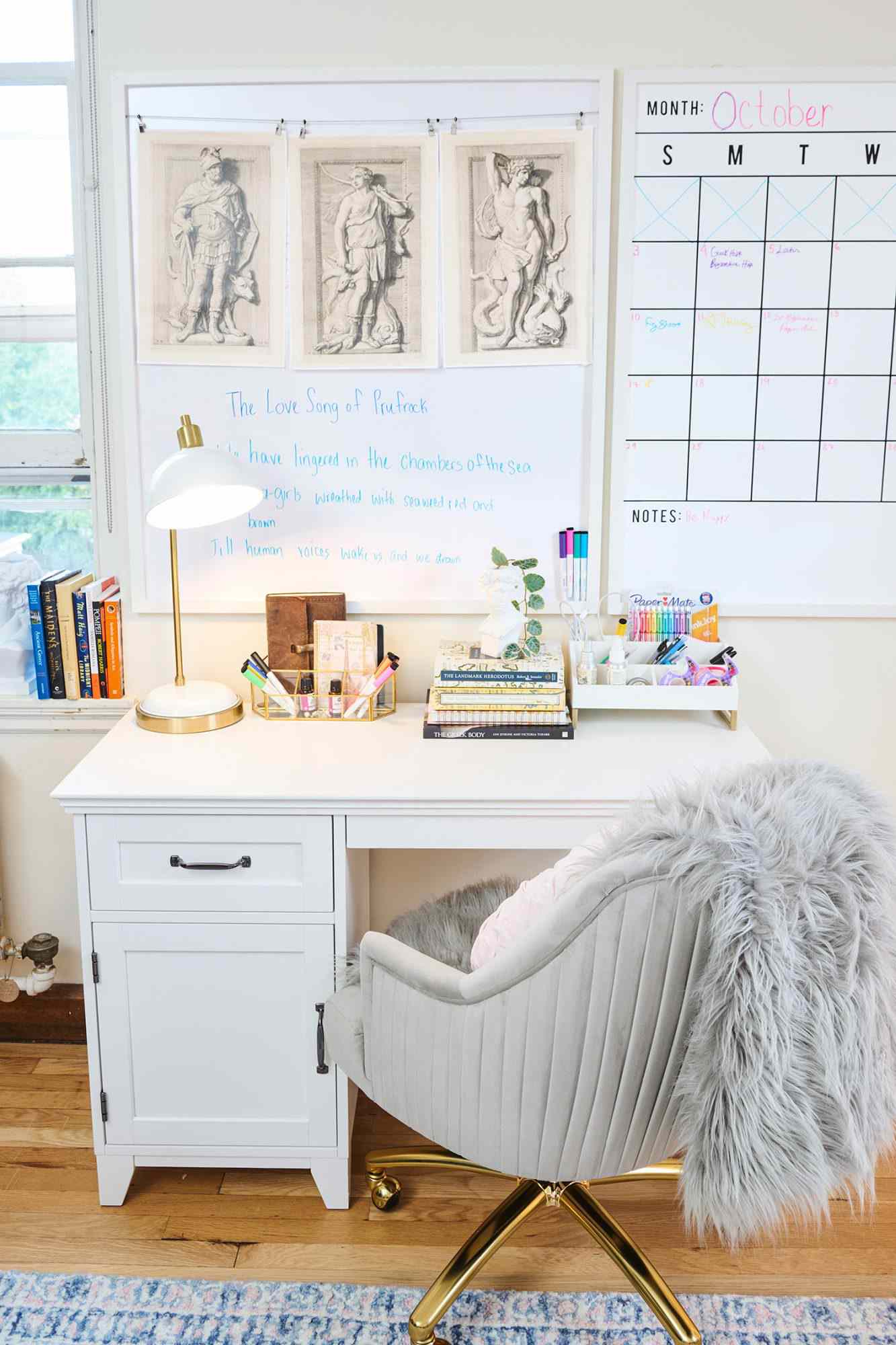 PHOTOS: Aoki Lee Simmons Shows Off Her 'Fun' & 'Girly' Harvard Dorm Room